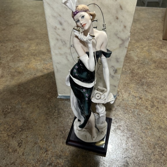 Armani Collezioni Other - Giuseppe Armani 1301C Jennifer 14.5" Statue Limited Society Members 2001 w/Phone